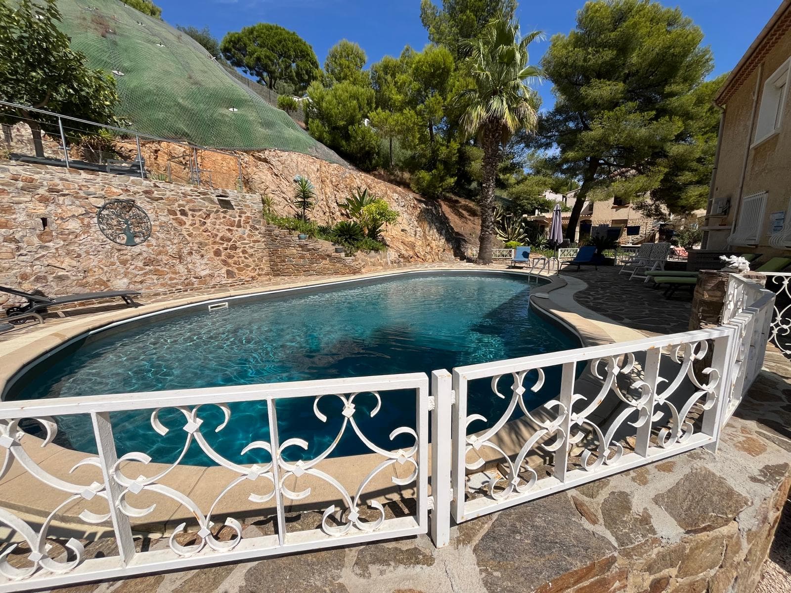 Piscine vue de cote